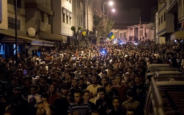 Protestors crowd the streets during a demonstration against corruption, repression and unemployment in the northern city of al-Hoceima on May 28, 2017.
(AFP PHOTO / FADEL SENNA) Protestors crowd the streets during a demonstration against corruption, repression and unemployment in the northern city of al-Hoceima on May 28, 2017.
(AFP PHOTO / FADEL SENNA)