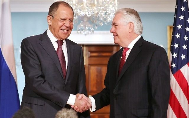 Russian Foreign Minister Sergey Lavrov (L) and US Secretary of State Rex Tillerson shake hands at the State Department on May 10, 2017. (Chip Somodevilla/Getty Images/AFP)