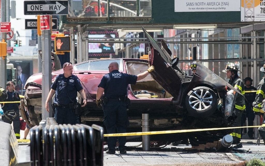 A wrecked car sits in the intersection of 45th and Broadway in Times Square, May 18, 2017 in New York City. (Drew Angerer/Getty Images/AFP)