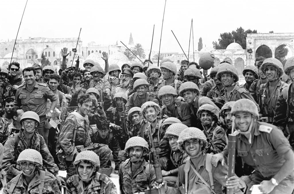 A group of paratroopers surrounds then-IDF chief rabbi Shlomo Goren as he blows a shofar at the Western Wall in Jerusalem's Old City on June 7, 1967. (Bamahane Magazine/Defense Ministry's IDF Archive) A group of paratroopers surrounds then-IDF chief rabbi Shlomo Goren as he blows a shofar at the Western Wall in Jerusalem's Old City on June 7, 1967. (Bamahane Magazine/Defense Ministry's IDF Archive)