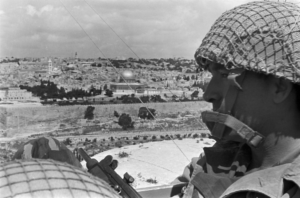 Soldiers look out over the Old City of Jerusalem on June 5, 1967. (Amos Zucker/Bamahane Magazine/Defense Ministry's IDF Archive) Soldiers look out over the Old City of Jerusalem on June 5, 1967. (Amos Zucker/Bamahane Magazine/Defense Ministry's IDF Archive)