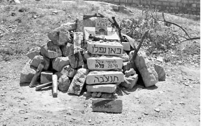 A makeshift memorial to the fallen from Paratroopers Brigade's 28th Battalion on June 5, 1967, during the Six Day War. (Alex Igor/Defense Ministry's IDF Archive) A makeshift memorial to the fallen from Paratroopers Brigade's 28th Battalion on June 5, 1967, during the Six Day War. (Alex Igor/Defense Ministry's IDF Archive)
