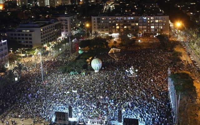Thousands of Israelis gather in a pro-peace rally in Tel Aviv, Israel, Saturday, May 27, 2017. (AP Photo/Oded Balilty) Thousands of Israelis gather in a pro-peace rally in Tel Aviv, Israel, Saturday, May 27, 2017. (AP Photo/Oded Balilty)