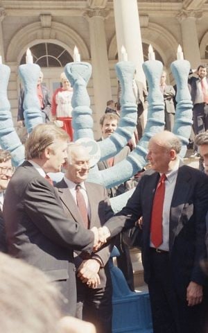 AP_8710050173 Donald Trump, left, and New York Mayor Edward I. Koch shake hands, Monday, Oct. 5, 1987 in New York in front of City Hall, during ceremonies marking Israel's 40th anniversary (AP Photo/Marty Lederhandler)