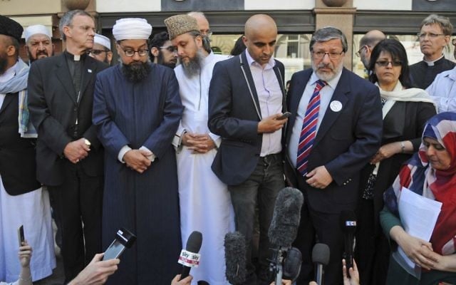 Religious leaders address crowds during a vigil at St Ann's square in central Manchester, England, May 24 2017. (AP/Rui Vieira) 