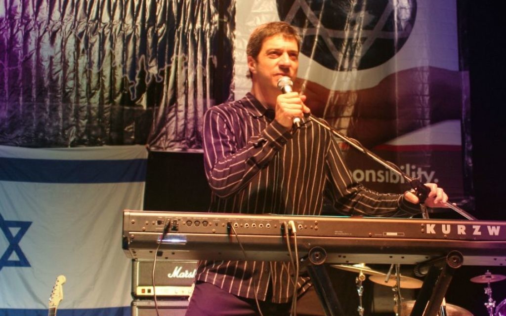 Sam Glaser in concert. (Courtesy)