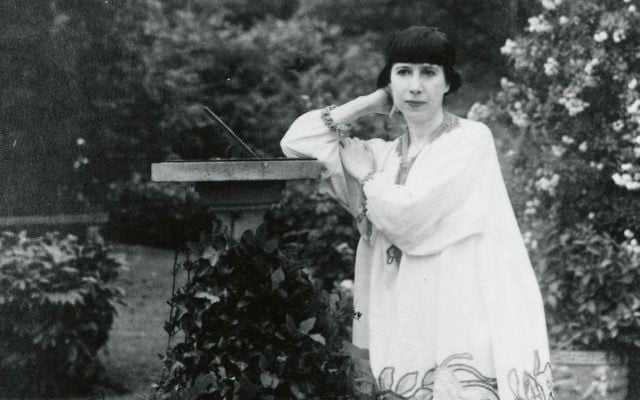 Florine Stettheimer in her Bryant Park, New York garden circa 1917-1920. (Public domain)
