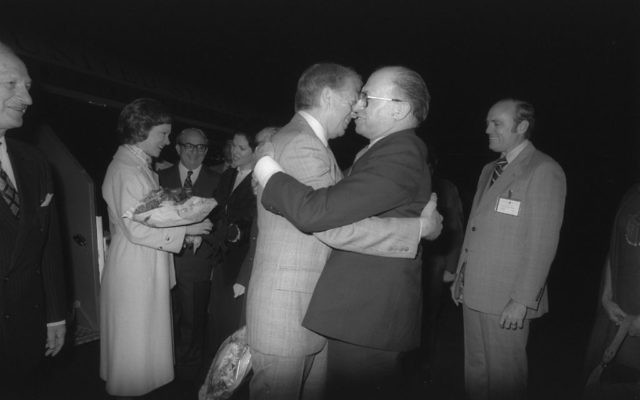 Prime Minister Menachem Begin greets US President Jimmy Carter at Ben Gurion Airport, March 1979 (Yaakov Saar/GPO)