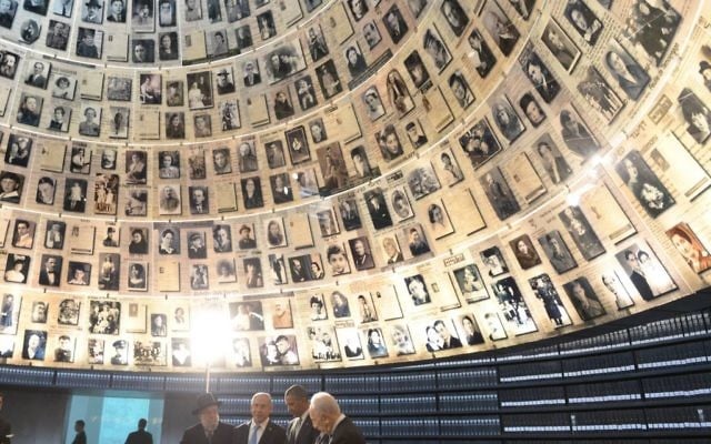 US President Barack Obama visits the Hall of Names at the Yad Vashem Holocaust Museum with (L-R) Rabbi Yisrael Meir Lau, Prime Minster Benjamin Netanyahu, Chairman of the Yad Vashem Directorate Avner Shalev and President Shimon Peres, March 22, 2013. (Amos Ben Gershom/GPO/Flash90)