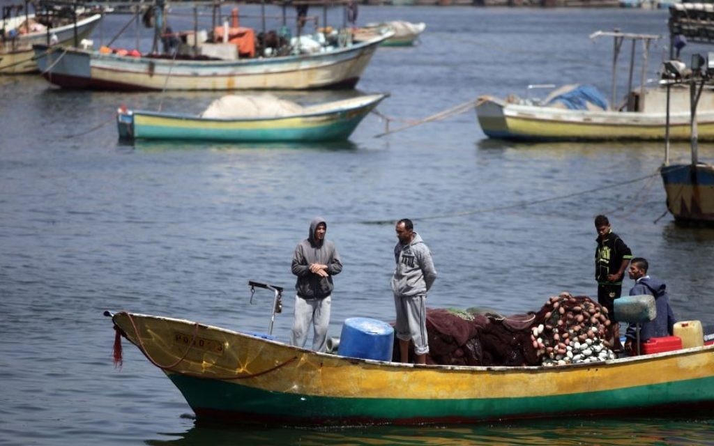 Illustrative. Palestinian fishermen at the Gaza City port, May 13, 2015. (Aaed Tayeh/Flash90)