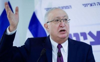 Zionist Union MK Manuel Trajtenberg at press conference Tel Aviv on December 6, 2016. (Tomer Neuberg/Flash90)
