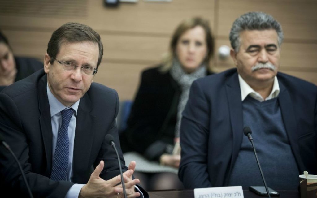 Zionist Union chairman MK Isaac Herzog, left, and fellow Labor MK Amir Peretz, right, at a Knesset committee meeting on February 1, 2017. (Yonatan Sindel/Flash90)