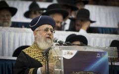 Sephardi Chief Rabbi Yitzhak Yosef speaks at Jerusalem's Teddy Stadium on April 13, 2017. (Yonatan Sindel/Flash90)