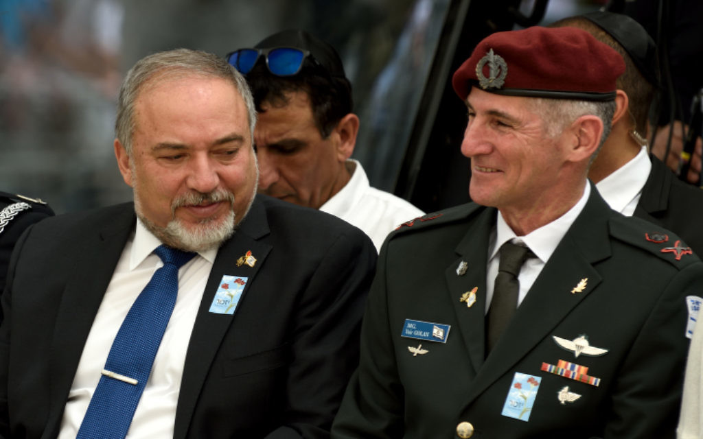 Defense Minister Avigdor Liberman (l) and IDF Deputy Chief of the Staff Major General Yair Golan at a ceremony marking Israel's Memorial Day in Tel Aviv on May 1, 2017. (Gili Yaari/Flash90)