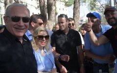 Prime Minister Benjamin Netanyahu and his wife Sara take part in Independence Day festivities in Jerusalem, May 2, 2017. ( Amos Ben Gershom/GPO)
