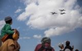 People watch the military airshow on Israel's 69th Independence Day in Jerusalem, May 2, 2017. (Yonatan Sindel/Flash90)