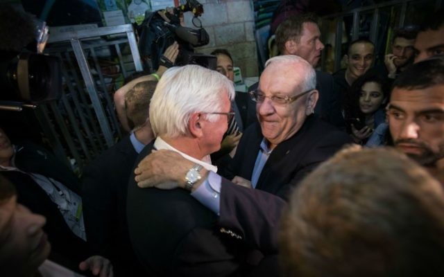 President Reuven Rivlin with German President Frank-Walter Steinmeier, during a tour at the Mahane Yehuda Market in Jerusalem on May 6, 2017. (Hadas Parush/Flash90)