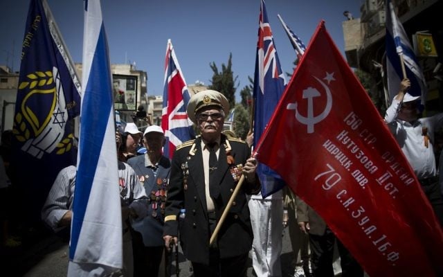 Russian-Israeli World War II veterans take part in the Veterans Day parade in honor of the Allies' victory over Nazi Germany, in the center of Jerusalem. May 9, 2017. (Miriam Alster/Flash 90) Russian-Israeli World War II veterans take part in the Veterans Day parade in honor of the Allies' victory over Nazi Germany, in the center of Jerusalem. May 9, 2017. (Miriam Alster/Flash 90)