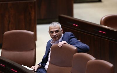 Finance Minister Moshe Kahlon during a plenum session at the Knesset to approve changes in tax laws, May 10, 2017. (Miriam Alster/Flash90)