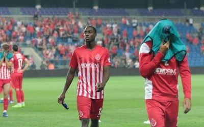 Players from Hapoel Tel Aviv soccer club and their fans react as the team falls to second division, on May 13, 2017. (Roy Alima/FLASH90)