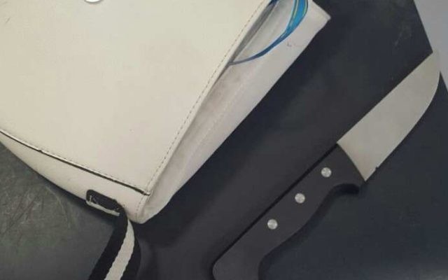 A knife found in the bag of a 17-year-old Palestinian girl in Hebron, May 30, 2017 (Israel Police)