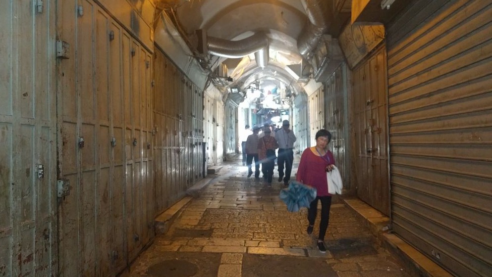 The souq leading to Damascus Gate was open to pedestrians but closed due to a general strike in solidarity with hunger striking Palestinian prisoners on May 22, 2017 in the Old City of Jerusalem. (Melanie Lidman/Times of Israel)