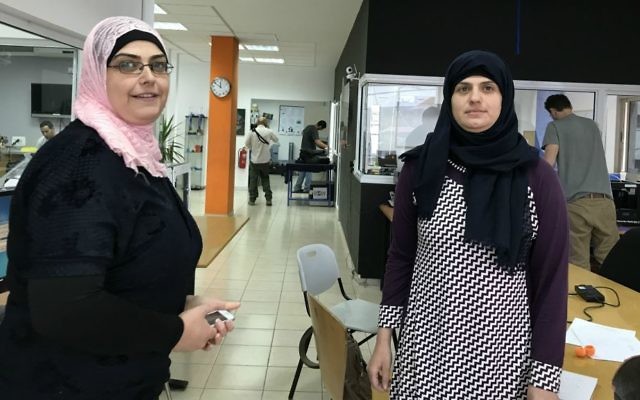 Leadia Fauor, 33, and her 31-year old sister Marwa Fauor at Moona (Shoshanna Solomon/Times of Israel) Leadia Fauor, 33, left, and her 31-year old sister Marwa Fauor at Moona (Shoshanna Solomon/Times of Israel)