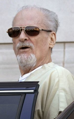 Tony Alamo talks to reporters as he is escorted to a waiting police car outside the federal courthouse in Texarkana, Arkansas, July 23, 2009. (AP Photo/Danny Johnston, File)