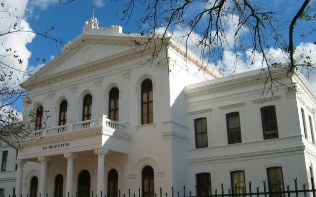 The 'Ou Hoofgebou' (old main building) on Stellenbosch University campus, July 7, 2007. (CC by Dfmalan, Wikimedia commons) The 'Ou Hoofgebou' (old main building) on Stellenbosch University campus, July 7, 2007. (CC by Dfmalan, Wikimedia commons)