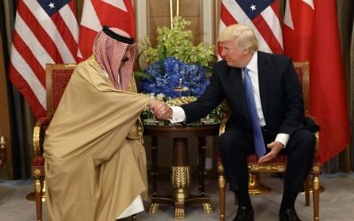 US President Donald Trump, right, holds a bilateral meeting with Bahrain's King Hamad bin Isa Al Khalifa, Sunday, May 21, 2017, in Riyadh. (AP Photo/Evan Vucci)