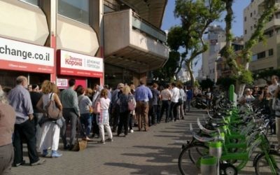 Waiting outside the polling station at the French Consulate on Ben Yehuda Street in Tel Aviv, May 7, 2017. (Esther Kott / Times of Israel)