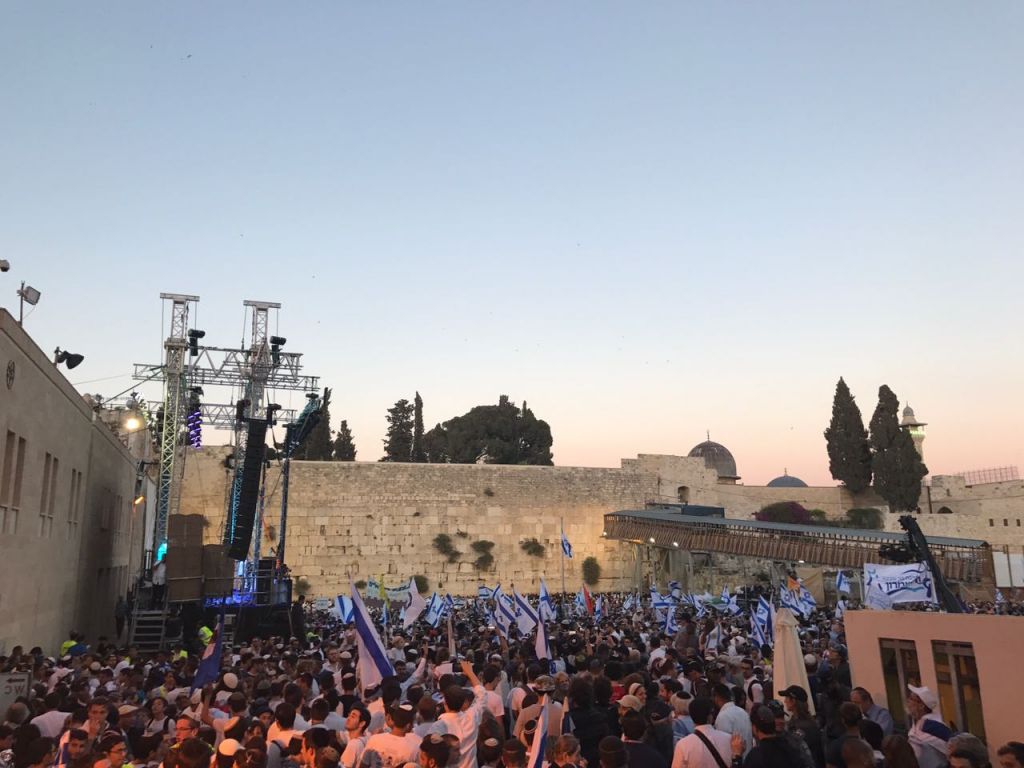 Tens of thousands of Israelis gather at the Western Wall plaza to celebrate Jerusalem Day on May 24, 2017. (Luke Tress/Times of Israel) Tens of thousands of Israelis gather at the Western Wall plaza to celebrate Jerusalem Day on May 24, 2017. (Luke Tress/Times of Israel)