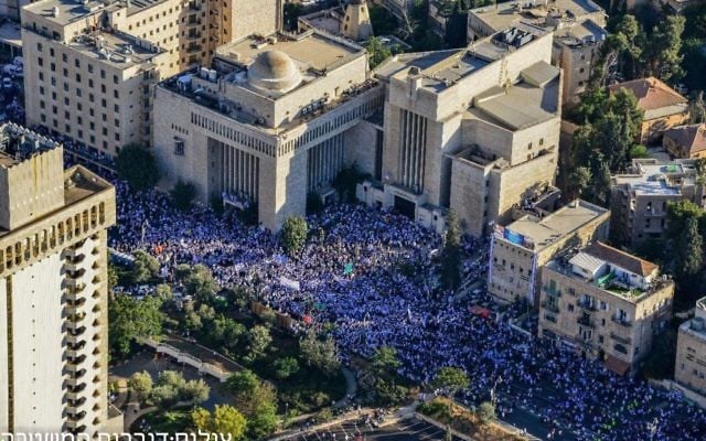 Aerial view of marchers in Jerusalem Day flag parade to celebrate the 50th anniversary of  the reunification of the city following the Six-Day War of 1967, May 24, 2017. (Police spokesperson)