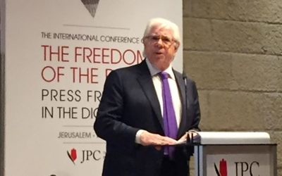 Carl Bernstein speaks at a Jerusalem conference on the Freedom of the Press, May 8, 2017 (Times of Israel staff)
