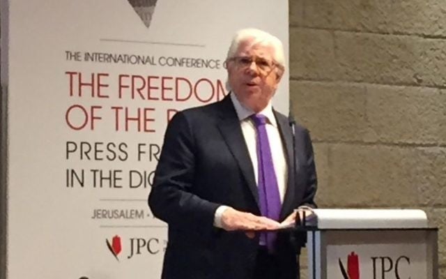 Carl Bernstein speaks at a Jerusalem conference on the Freedom of the Press, May 8, 2017 (Times of Israel staff)