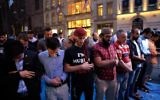 Muslims pray on Fifth Avenue near Trump Tower to protest US President Donald Trump's stand on Muslims and immigrants,  June 1, 2017. (AFP/Jewel Samad)