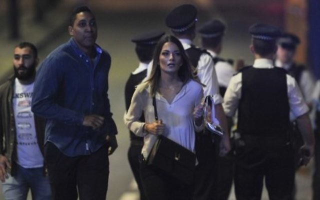 Members of the public leave the scene of a terror attack on London Bridge in central London on June 3, 2017. (AFP PHOTO / DANIEL SORABJI) Members of the public leave the scene of a terror attack on London Bridge in central London on June 3, 2017. (AFP PHOTO / DANIEL SORABJI)