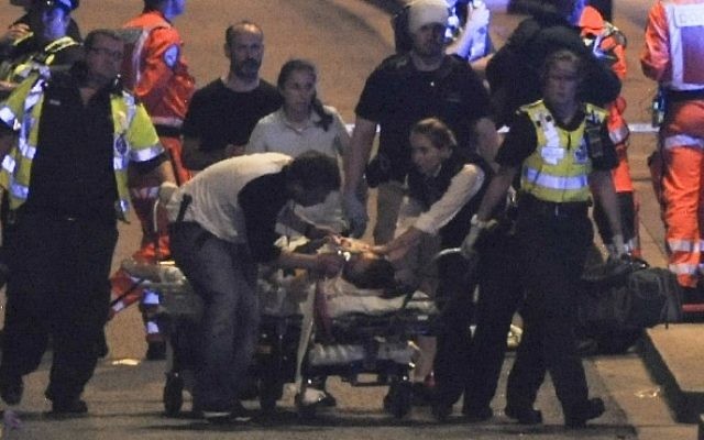 Police and members of the emergency services attend to victims of a terror attack on London Bridge in central London, June 3, 2017. (AFP/DANIEL SORABJI) Police and members of the emergency services attend to victims of a terror attack on London Bridge in central London, June 3, 2017. (AFP/DANIEL SORABJI)