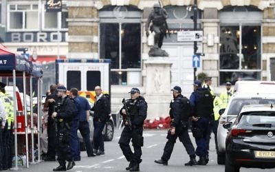 Armed police on Borough High Street, close to Borough Market (background) in London on June 4, 2017, one of the scenes of the June 3 terror attack. (AFP/Odd ANDERSEN)