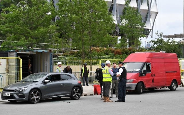 Police stand beside two vehicles in which they carried out controlled explosions near the new but still unoccupied US embassy building in south London, on June 7, 2017. (AFP PHOTO / Justin TALLIS) Police stand beside two vehicles in which they carried out controlled explosions near the new but still unoccupied US embassy building in south London, on June 7, 2017. (AFP PHOTO / Justin TALLIS)