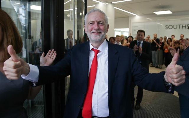 Britain's opposition Labour party Leader Jeremy Corbyn gives a thumbs up as he arrives at Labour Party headquarters in central London on June 9, 2017 after results in a snap general election showing a hung parliament with Labour gains and the Conservatives losing their majority. (AFP PHOTO / Daniel LEAL-OLIVAS) Britain's opposition Labour party Leader Jeremy Corbyn gives a thumbs up as he arrives at Labour Party headquarters in central London on June 9, 2017 after results in a snap general election showing a hung parliament with Labour gains and the Conservatives losing their majority. (AFP PHOTO / Daniel LEAL-OLIVAS)