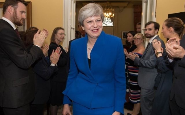 Britain's Prime Minister Theresa May and her husband Philip are clapped into number 10 Downing Street by the staff after her visit with Britain's Queen Elizabeth II at Buckingham Palace where she was requested to form a new government, in central London on June 9, 2017 (AFP/Pool/Stefan Rousseau) Britain's Prime Minister Theresa May and her husband Philip are clapped into number 10 Downing Street by the staff after her visit with Britain's Queen Elizabeth II at Buckingham Palace where she was requested to form a new government, in central London on June 9, 2017 (AFP/Pool/Stefan Rousseau)