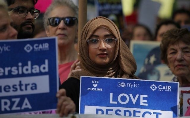 A woman holds up a poster during a rally to support Muslim rights outside City hall on June 10, 2017, in New York. (AFP PHOTO / Kena Betancur) A woman holds up a poster during a rally to support Muslim rights outside City hall on June 10, 2017, in New York. (AFP PHOTO / Kena Betancur)
