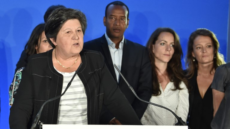 La Republique en Marche (REM) acting chairperson Catherine Barbaroux (L) gives a speech after polls closed for the first round of the French legislative elections in Paris, on June 11, 2017. (ALAIN JOCARD / AFP) La Republique en Marche (REM) acting chairperson Catherine Barbaroux (L) gives a speech after polls closed for the first round of the French legislative elections in Paris, on June 11, 2017. (ALAIN JOCARD / AFP)