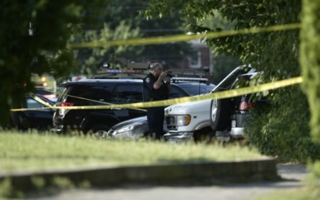 Police tape cordons off the scene of an early morning shooting in Alexandria, Virginia, June 14, 2017. (AFP PHOTO / Brendan Smialowski)
