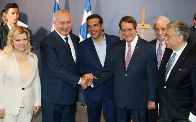 Greek Prime Minister Alexis Tsipras (C), Israel Prime Minister Benjamin Netanyahu (2L), Cypriot President Nicos Anastasiades (R) and Sara Netenyahu (L) pose as they attend the presentation of a memorial plaque at the Museum of the Holocaust in Thessaloniki on June 15, 2017. (AFP PHOTO / SAKIS MITROLIDIS)