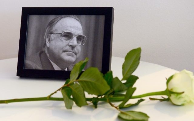 A photograph of former German Chancellor Helmut Kohl and a white rose are seen next to a book of condolences for Kohl at the conservative Christian Democratic Union's regional party congress in Berlin on June 17, 2017. (Maurizio Gambarini/DPA/AFP) A photograph of former German Chancellor Helmut Kohl and a white rose are seen next to a book of condolences for Kohl at the conservative Christian Democratic Union's regional party congress in Berlin on June 17, 2017. (Maurizio Gambarini/DPA/AFP)
