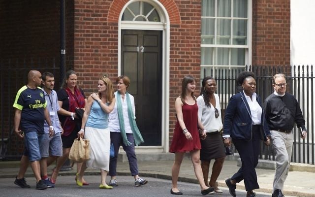 People, involved in the June 14 Grenfell Tower block fire, arrive at 10 Downing Street in central London on June 17, 2017 ( AFP PHOTO / NIKLAS HALLE'N)