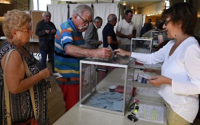 A man casts his vote at a polling station in Carhaix-Plouguer, western France, during the second round of the French parliamentary elections on June 18, 2017 (AFP PHOTO / Fred TANNEAU)