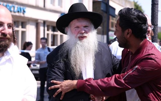 Rabbi Herschel Gluck (C), president of Shomrim in Stamford Hill, visits the scene of an anti-Islamic attack in Finsbury Park, north London on June 19, 2017. (AFP/ Isabel Infantes) Rabbi Herschel Gluck (C), president of Shomrim in Stamford Hill, visits the scene of an anti-Islamic attack in Finsbury Park, north London on June 19, 2017. (AFP/ Isabel Infantes)